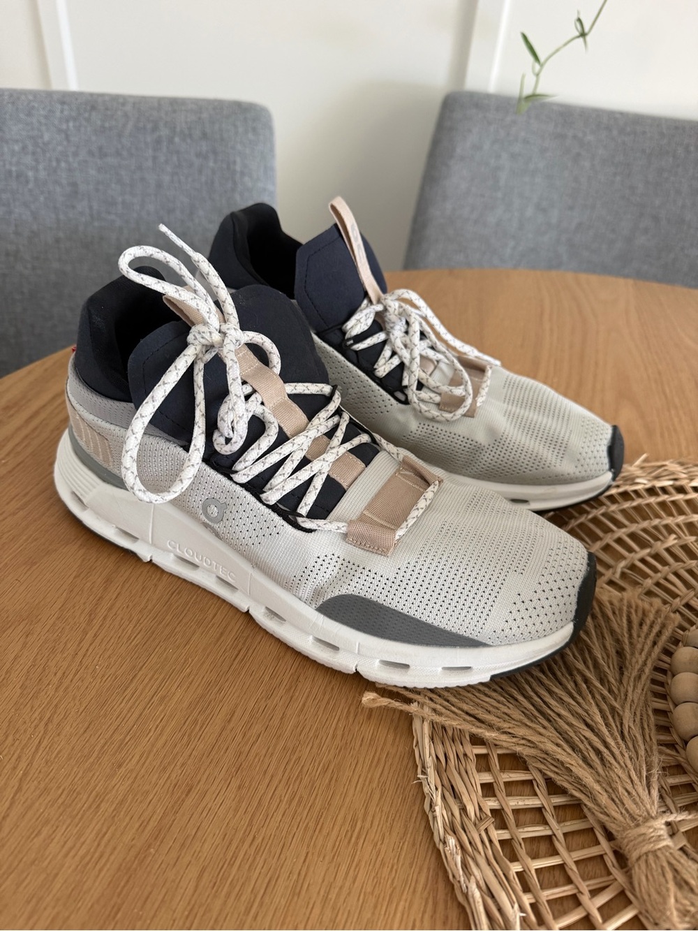 ON CLOUD MEN'S CLOUDNOVA RUNNING SHOES WHITE/sand SIZE 8.5